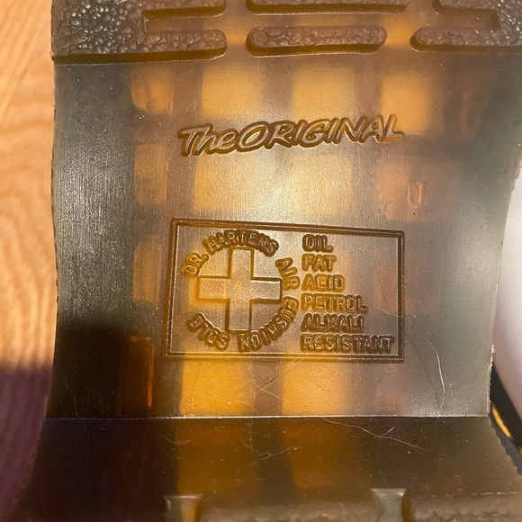 DR MARTEN SHOES, white leather oxfords, size 7. - Picture 7 of 11